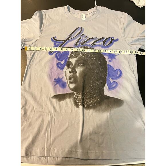 Pale Blue Special Hearts Airbrush Lizzo T-Shirt Unisex sz Large hip-hop R&B soul - Picture 5 of 6